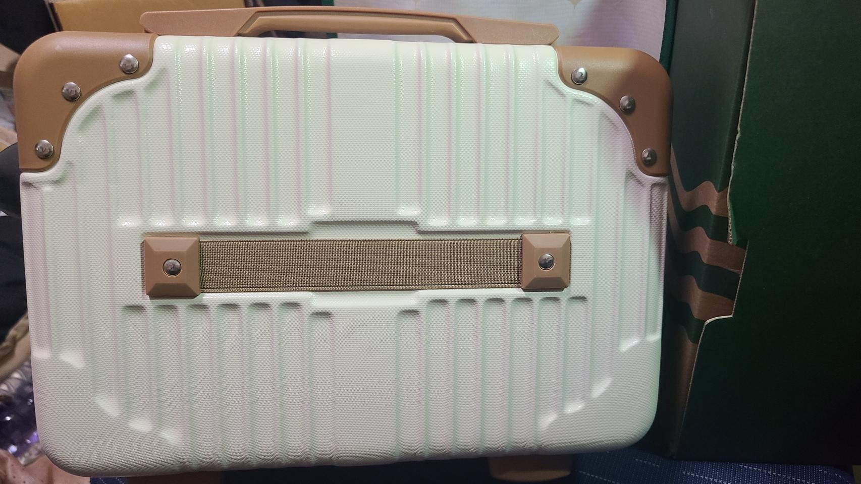 [새제품] 깔끔 지퍼 가방 (박스보다)이쁜모양 간단하게 들고다니며 수납