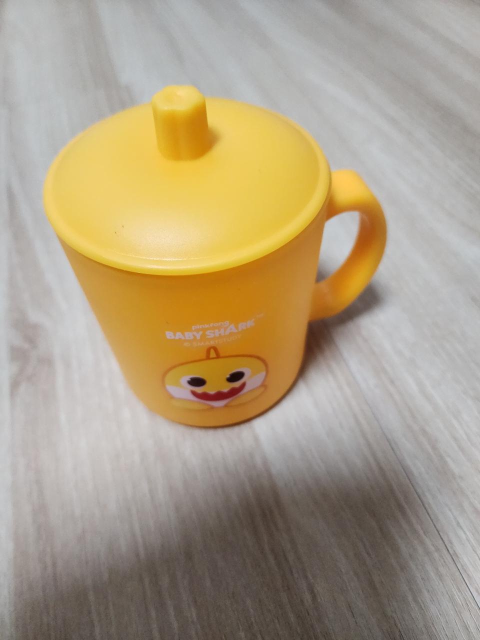 아기상어 프라스틱 컵 팝니다.