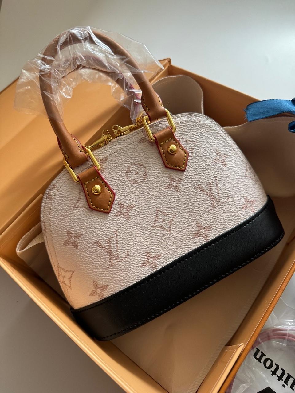 루이비통 알마 나노백