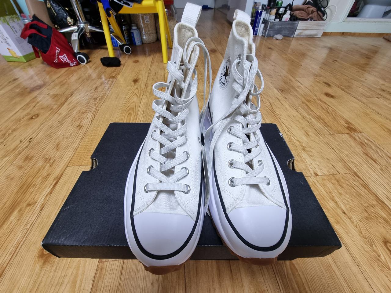 남녀공용 런스타 하이크 화이트 260 사이즈 새제품 판매합니다 ~~!!