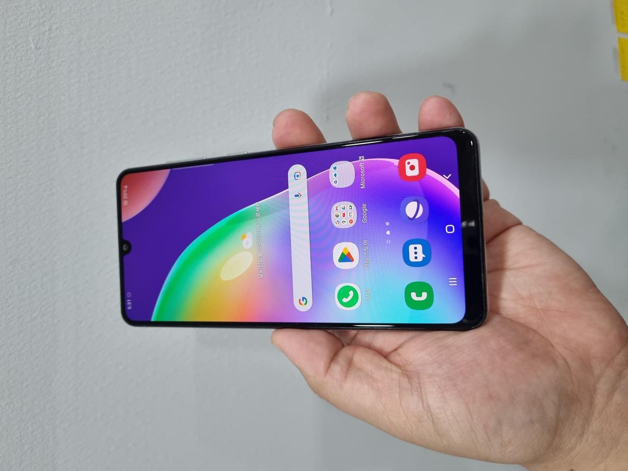 갤럭시 A31 실버 64기가 팝니다.