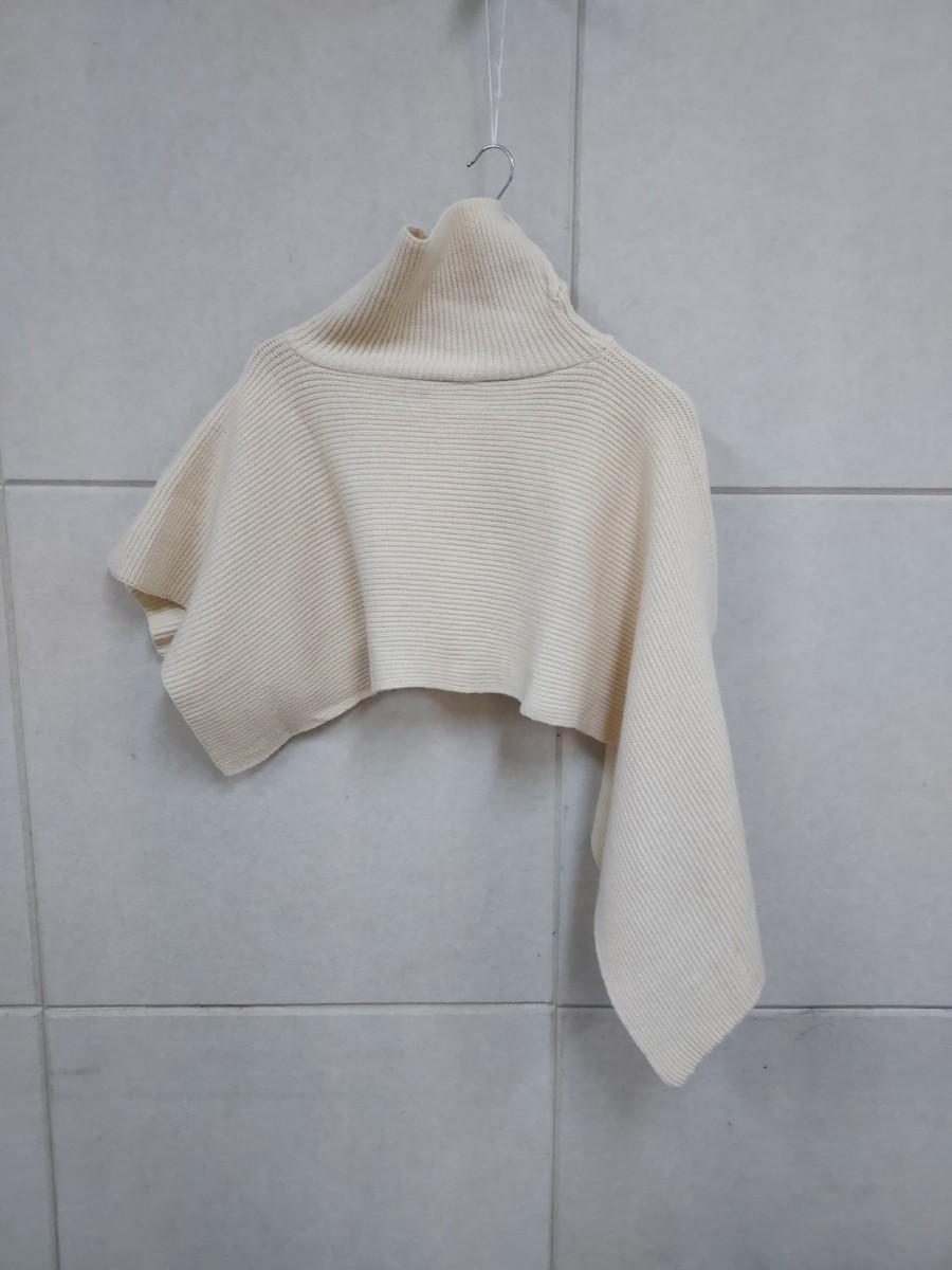 (새제품)아이보리 골찌 니트 폴라 케이프