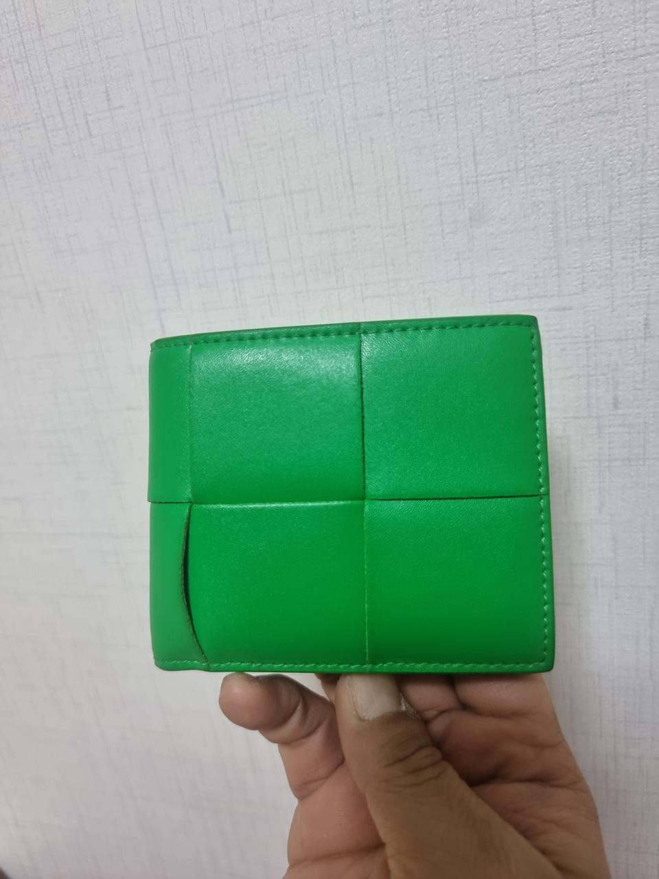 보테가베네타 맥시 인트레치아토 패러킷 반지갑 그린