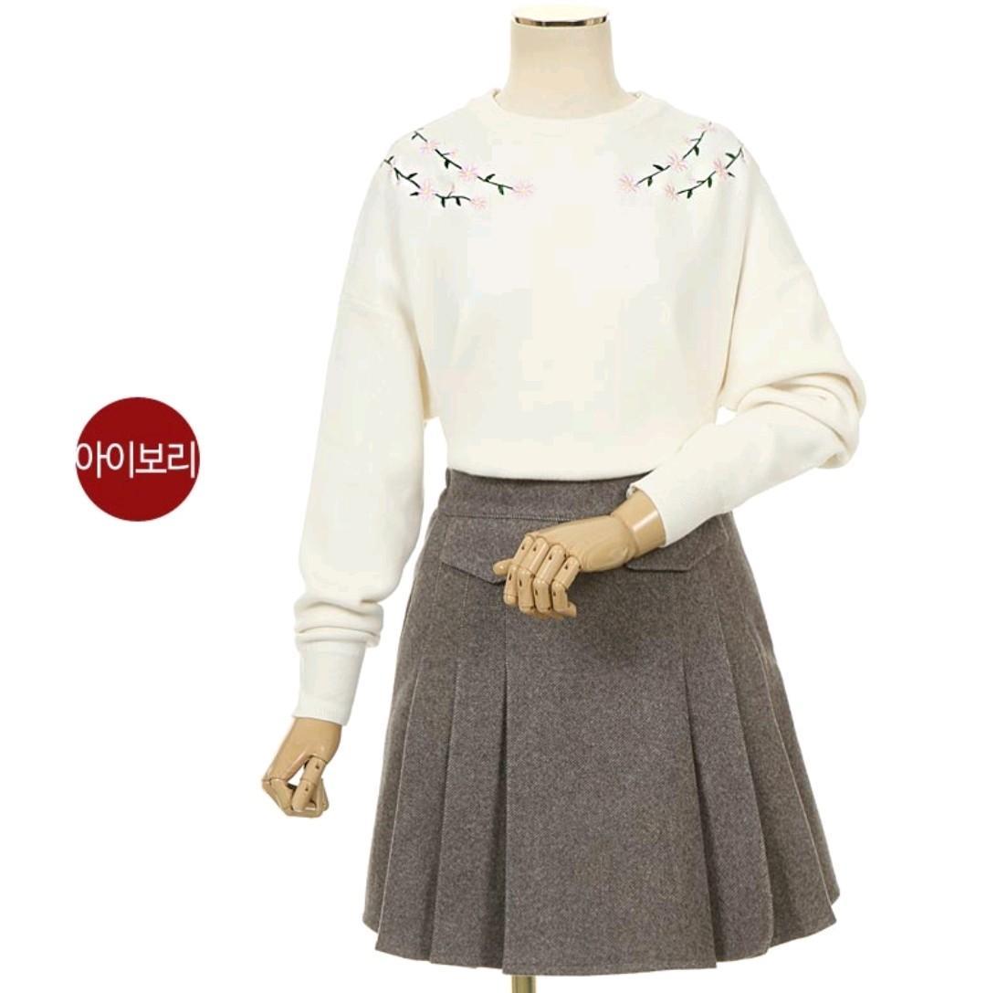 새상품) 나인스텝 플라워 자수 니트 아이보리