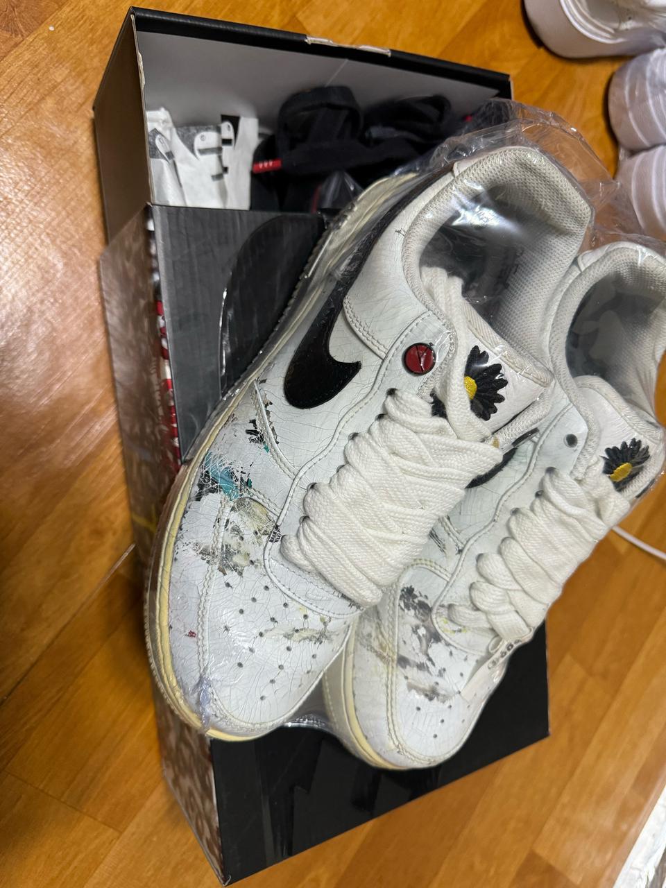 나이키x피스마이나스원 에어포스1 로우 파라노이즈2 270GD판매합니다.