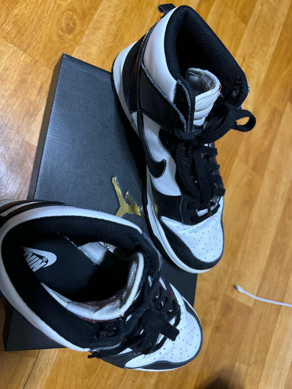 나이키 덩크 하이 레트로 블랙 앤 화이트270팝니다.