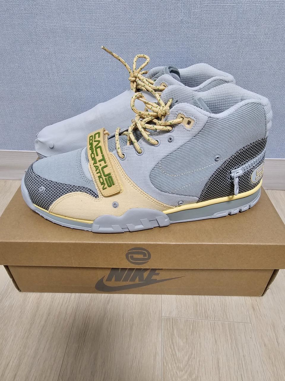 나이키x트래비스 스캇 에어트레이너1 290