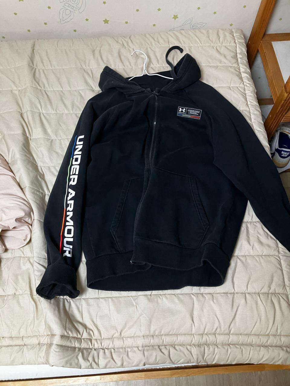 언더아머 후드집업