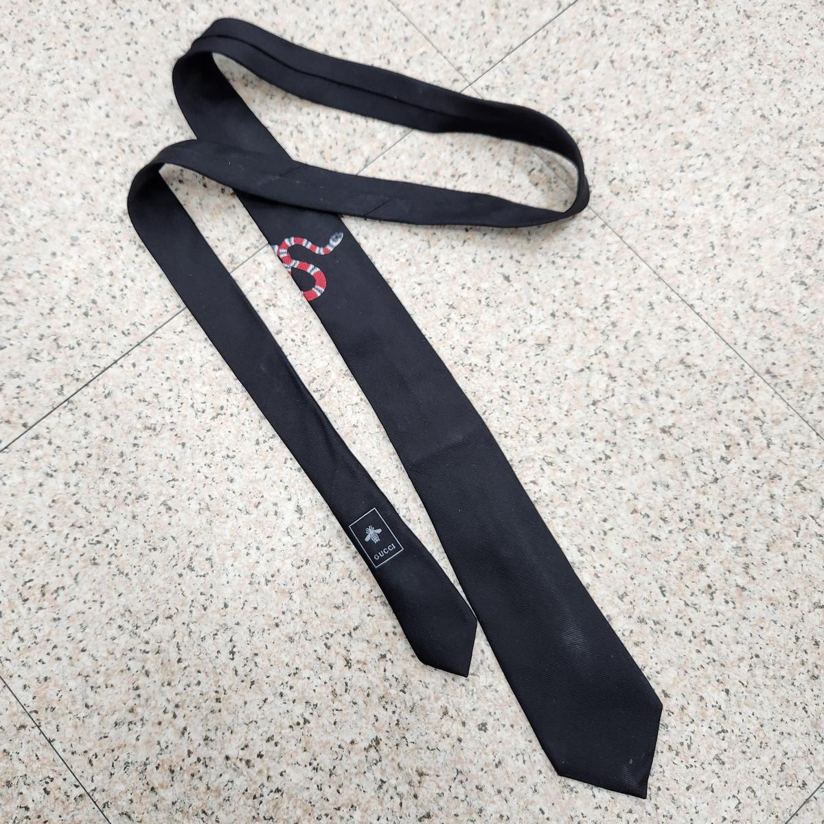 구찌 스네이크 넥타이
