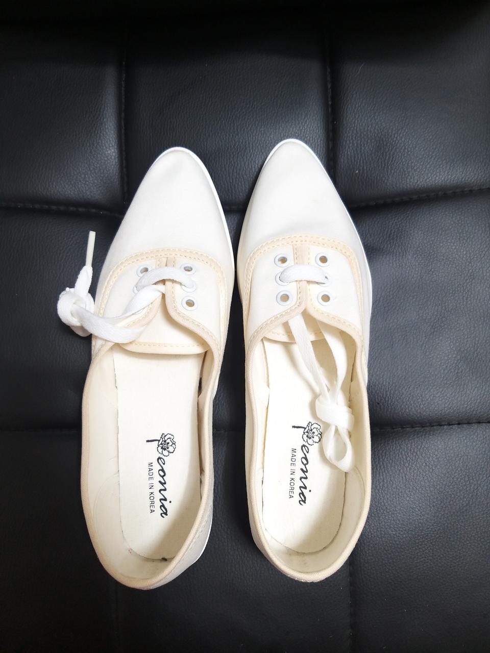 새상품 난닝구 아이보리 뾰족스니커즈 245