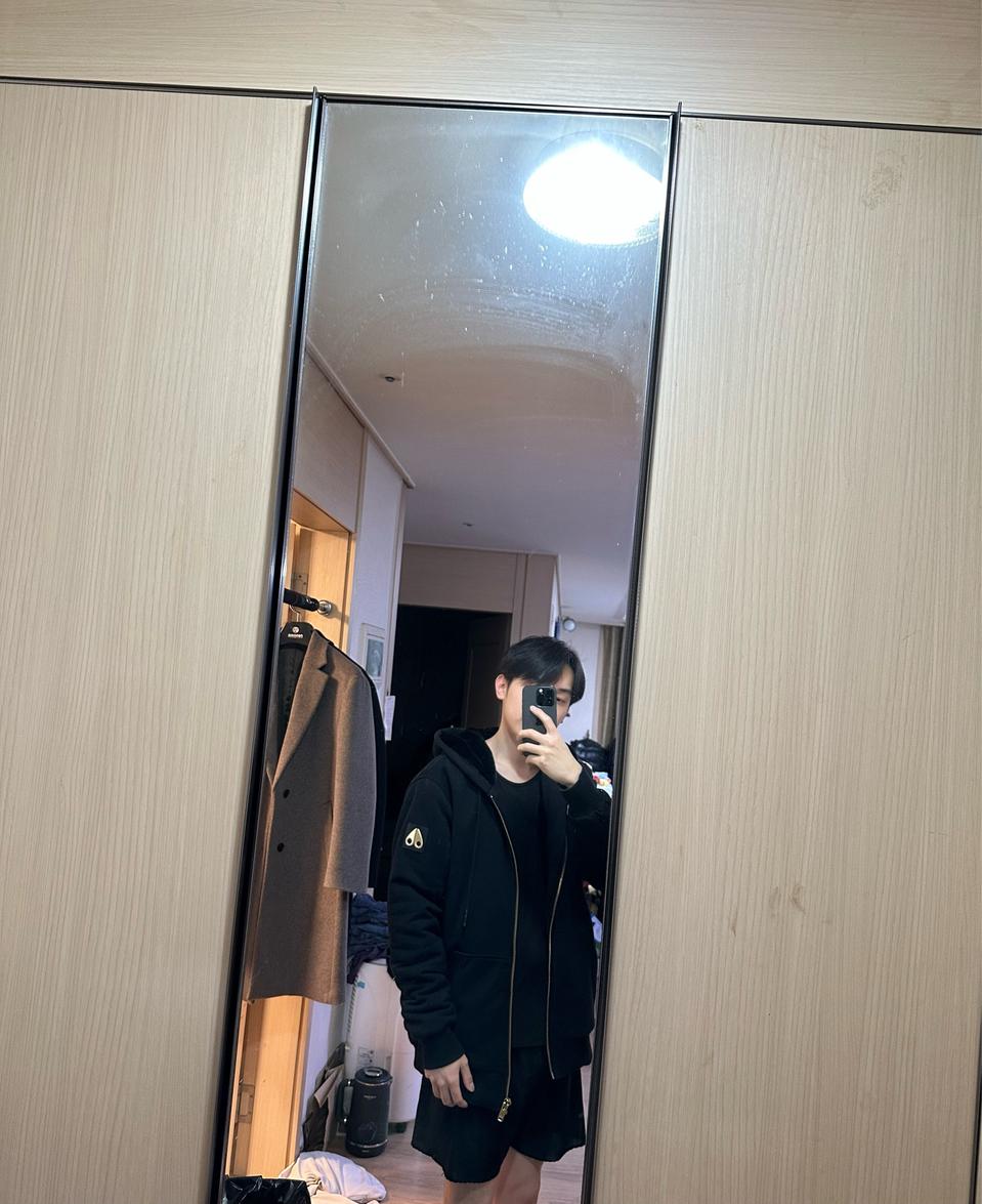 무스너클 버니스웨터 금장 올블랙 퍼 (한정판)