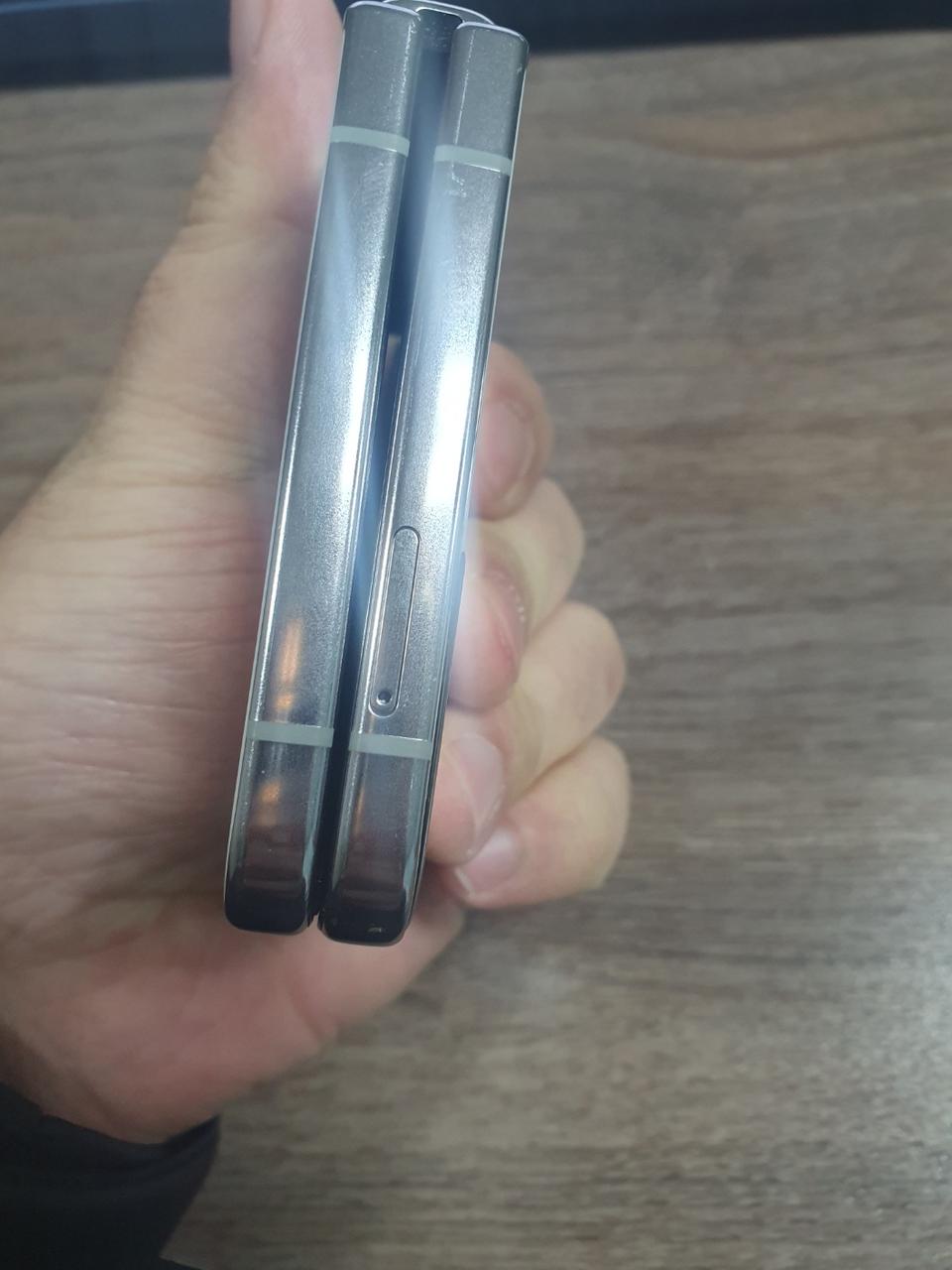 갤럭시z플립4 화이트 A급팝니다.