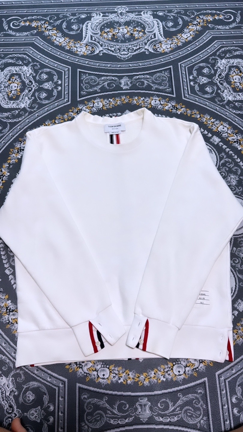 톰브라운 백삼선 맨투맨(가격내림)