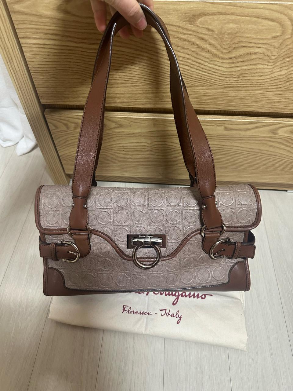 페라가모 토드백 상태좋은편