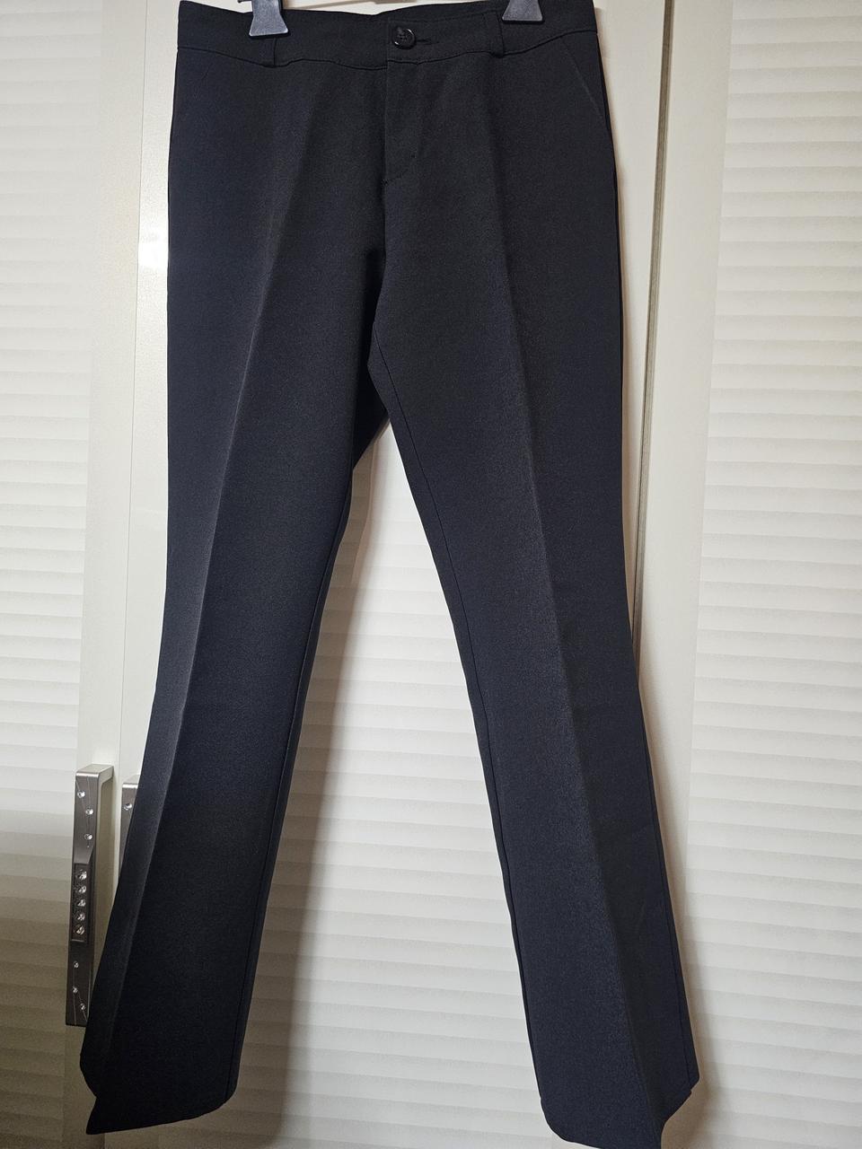 블랙 사이드 슬릿 세미 부츠컷 슬랙스