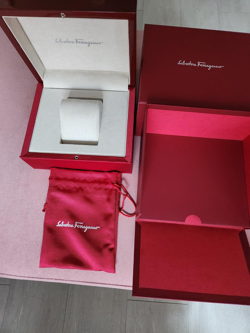 정품 페레가모 시계 케이스