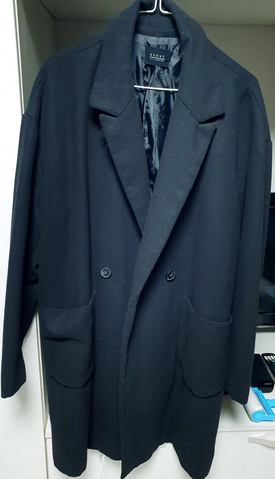 검은색 오버핏 코트