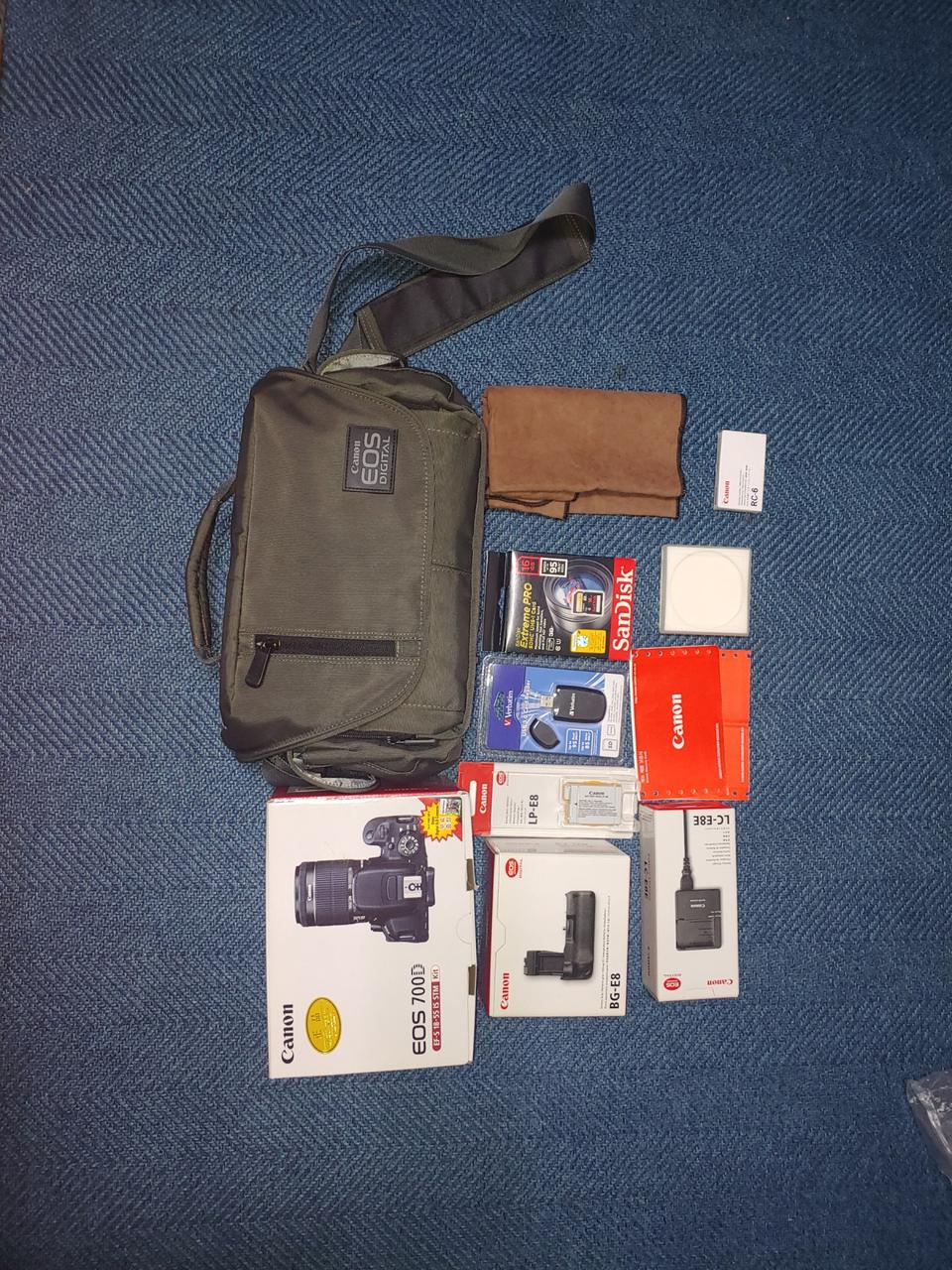 캐논정품 EOS 700D DSLR 카메라 바디 풀박,세로그립등 10종세트