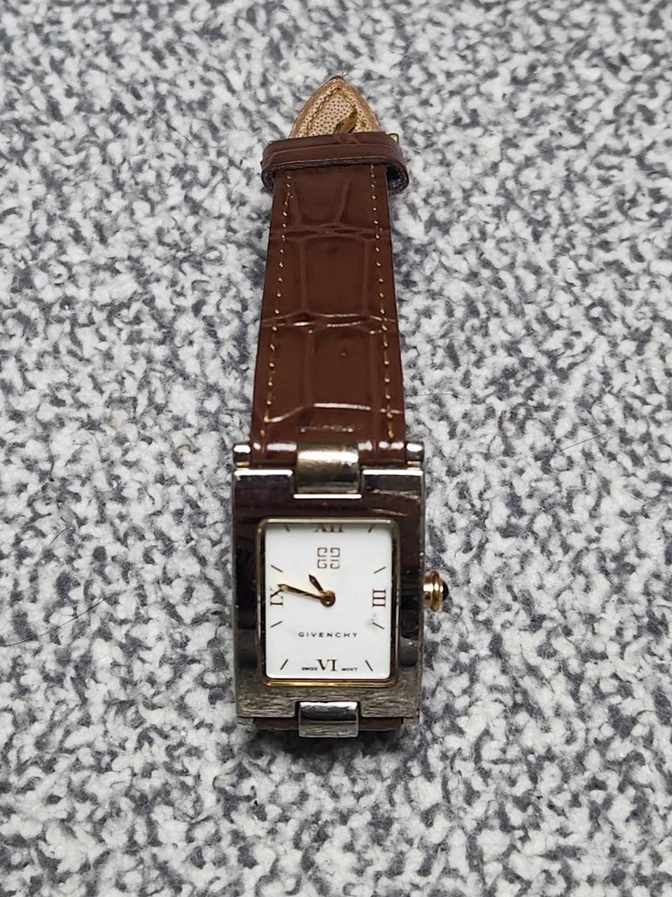 GIVENCHY 지방시 명품(고용) 가죽시계