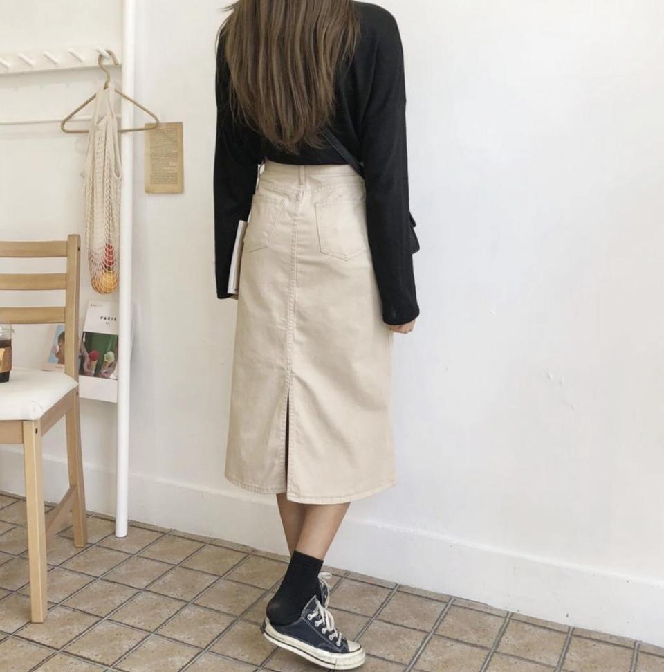 오트밀 면스커트 꾸안꾸 데일리룩 하와 아뜨랑스98도씨육육걸즈