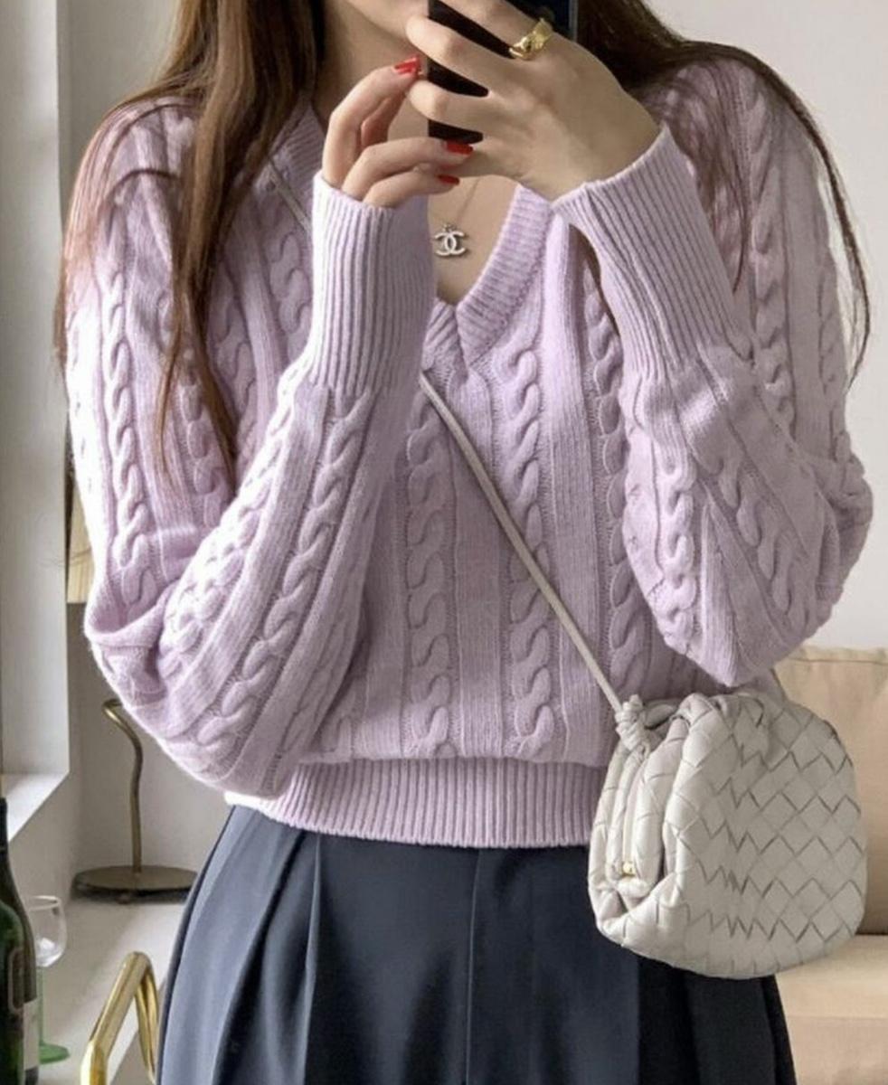 오어프 미엘 캐시미어 꽈배기 브이넥 크롭 니트 어베인