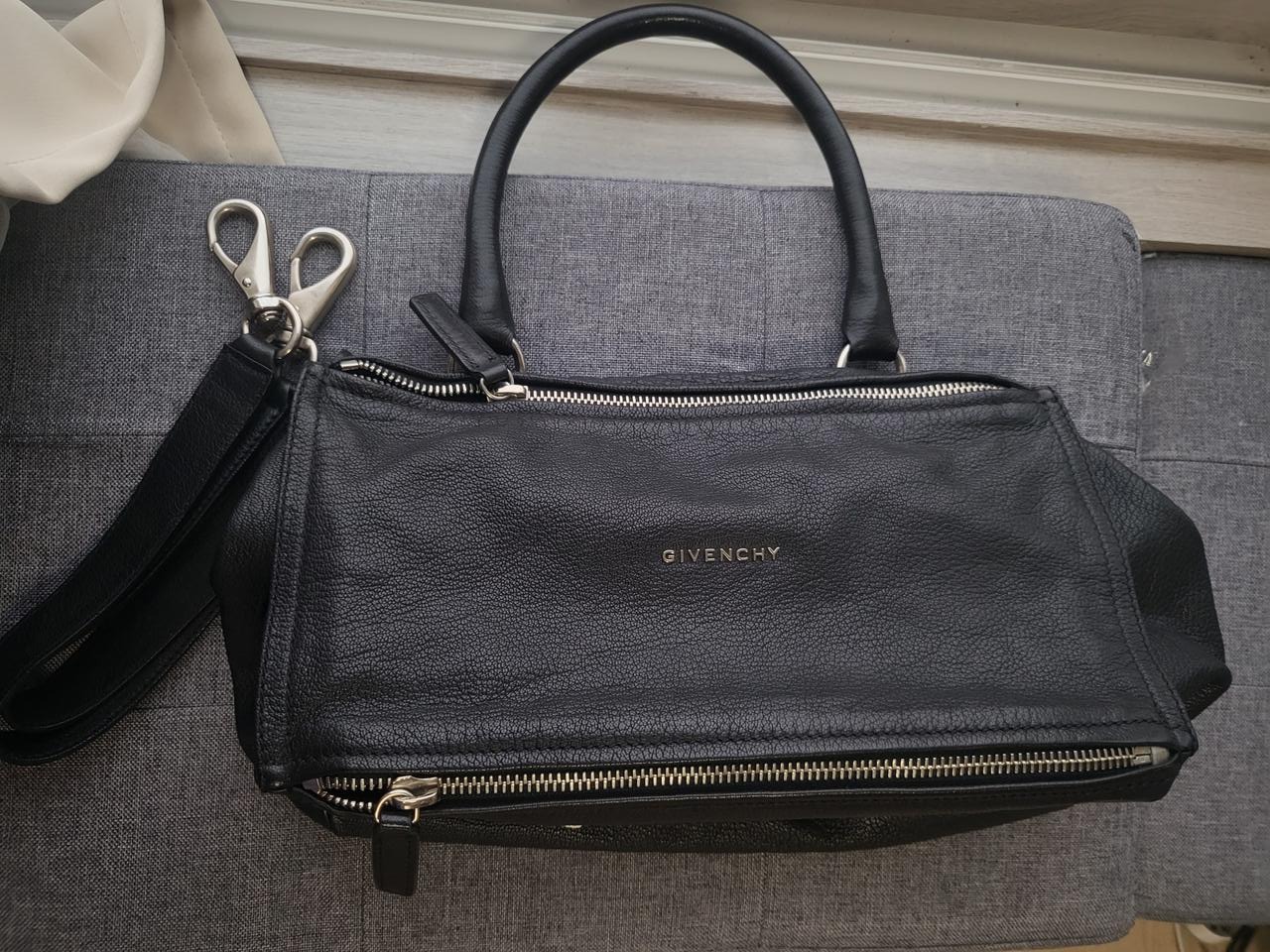 정품 지방시 판도라 크로스백 미디움 200만원대