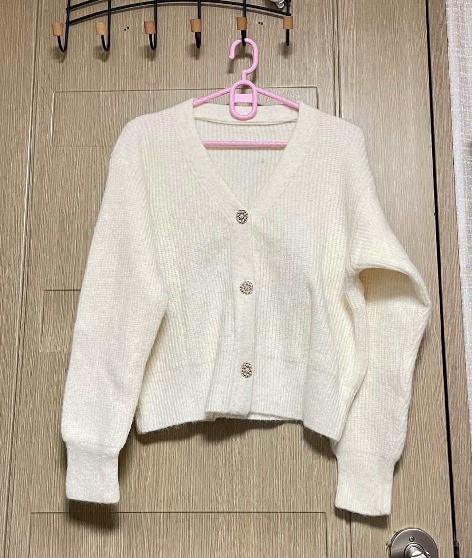 진주단추 반크롭 브이넥가디건