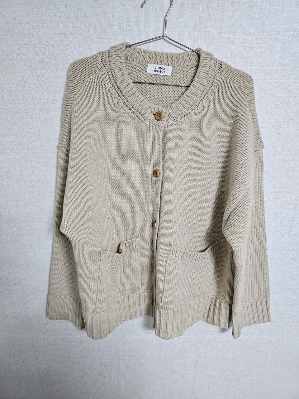 스튜디오 톰보이 베이지 공용 오버핏 F 가디건
