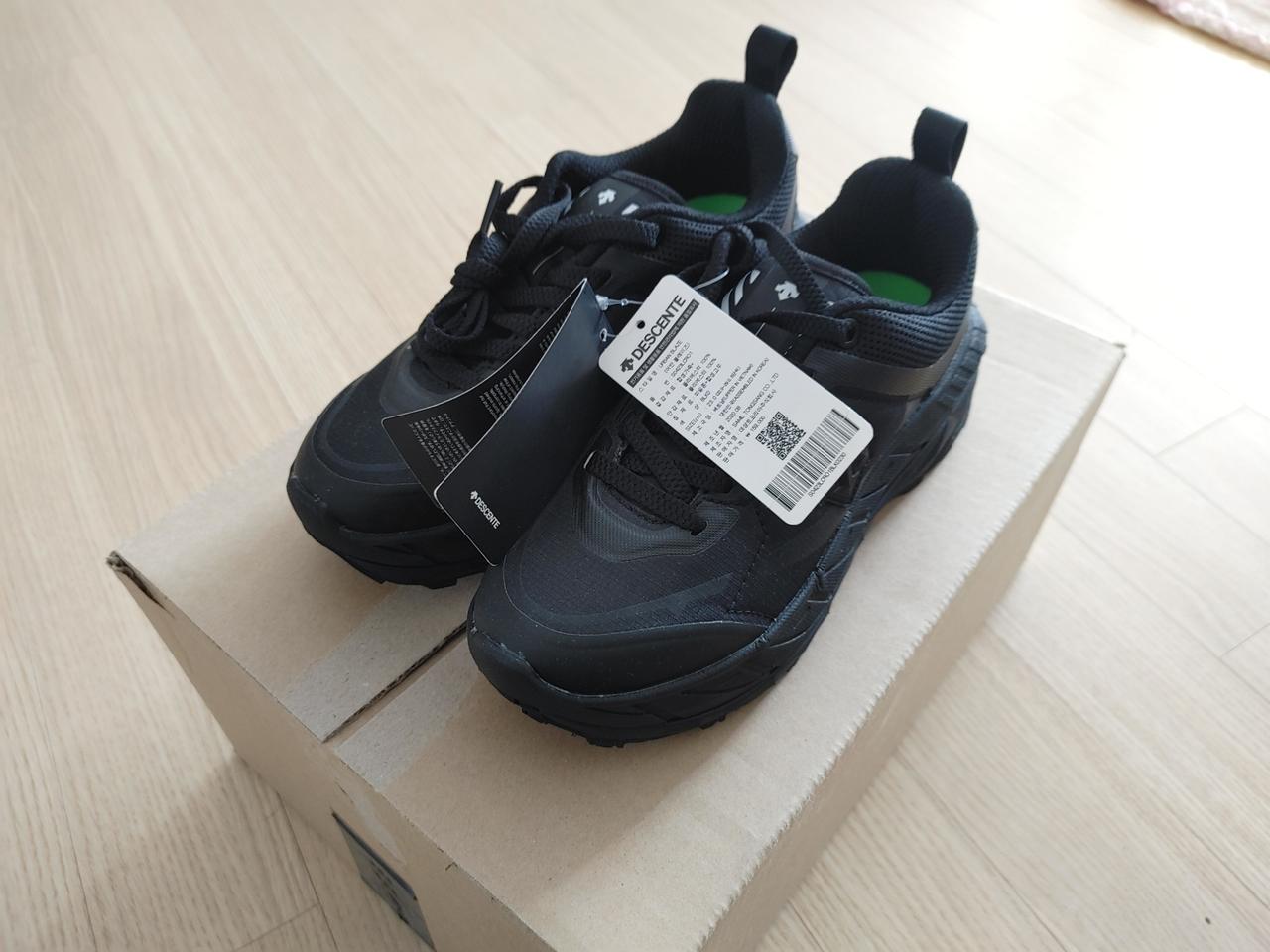 데상트신발팔아요(230)원가159000원