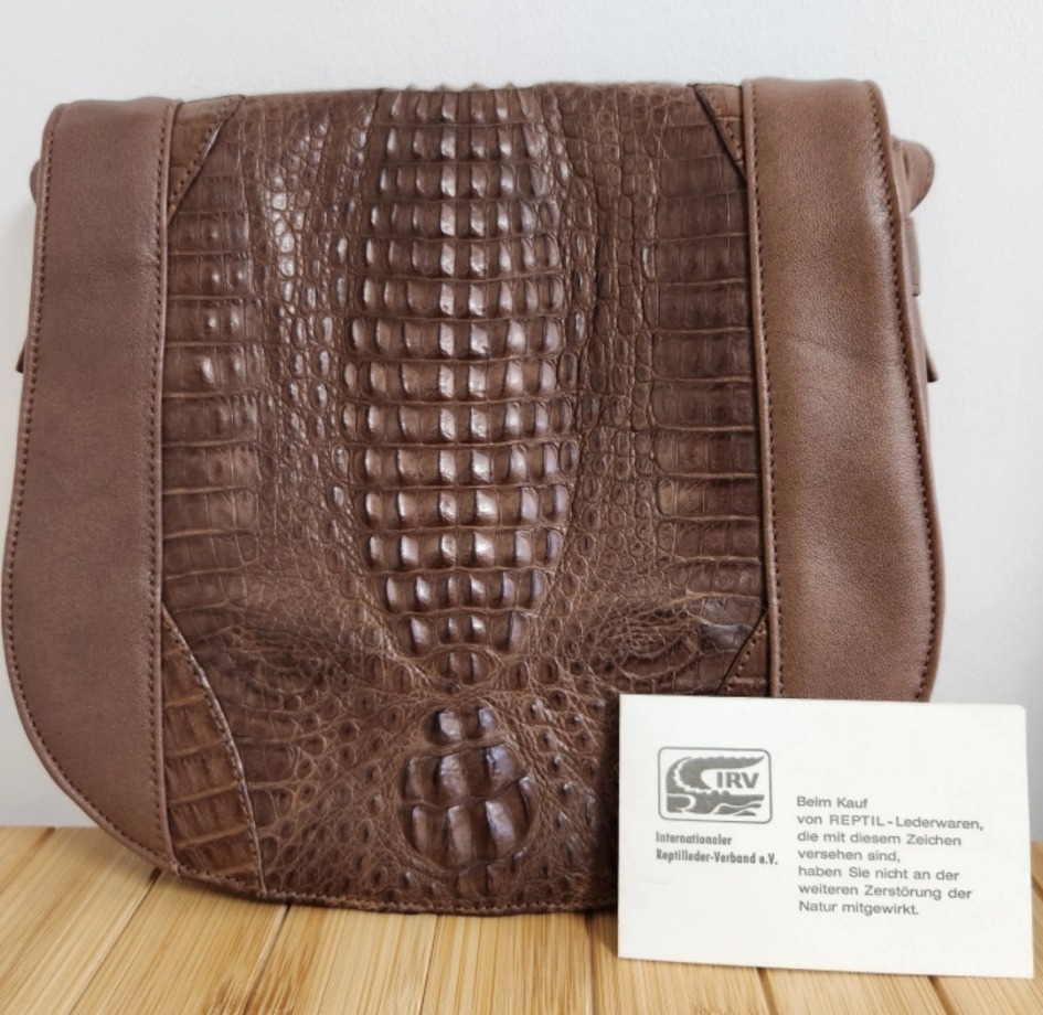 악어가죽 크로스백