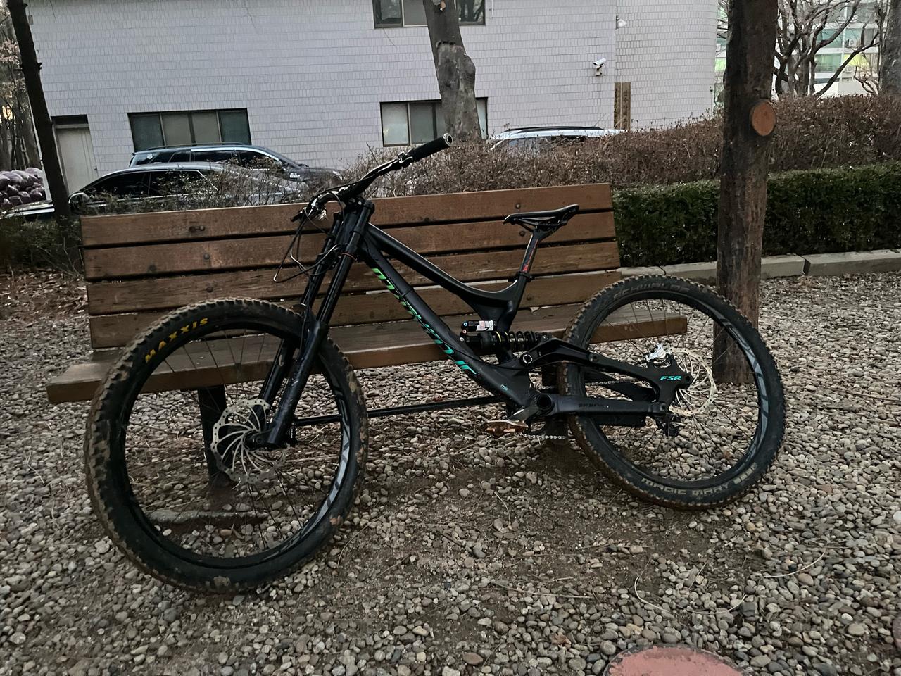 스페셜라이즈드 데모8 다운힐 풀샥