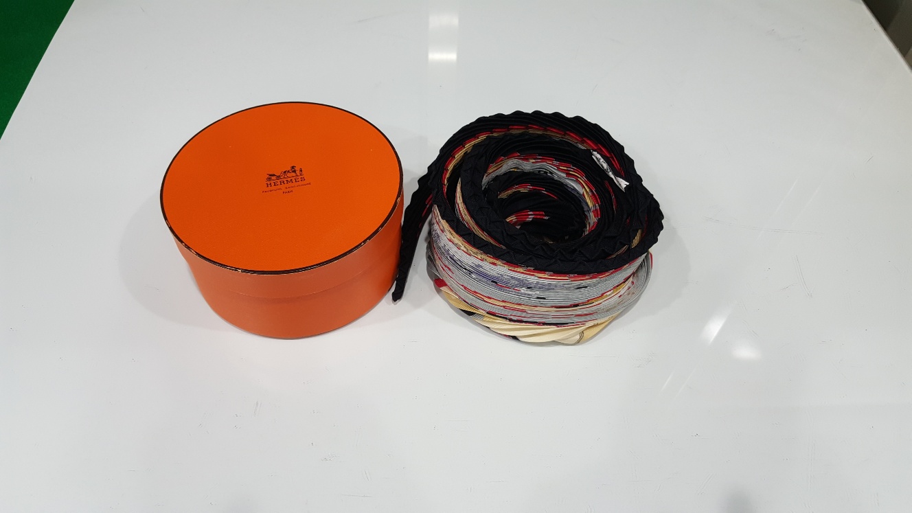 <정품>  에르메스 플리츠 스카프(23)