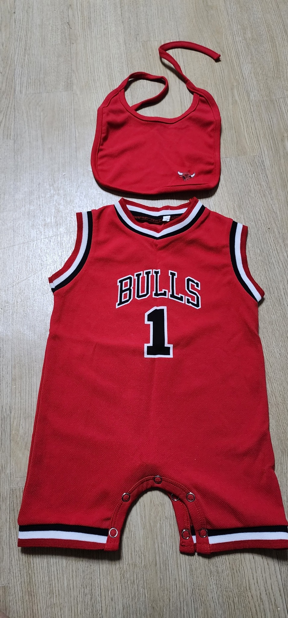 아기 불스 바디수트 팝니다!