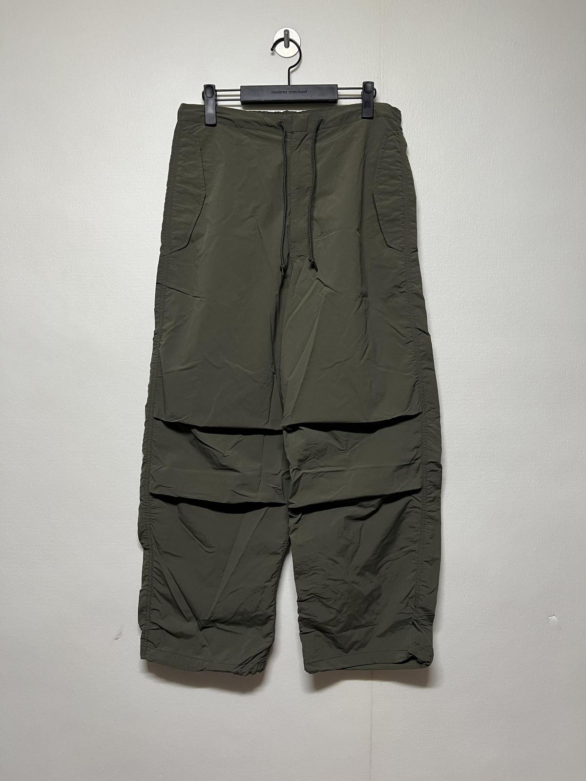 유니클로 GU 나일론 와이드 파라슈트 팬츠 카키 L