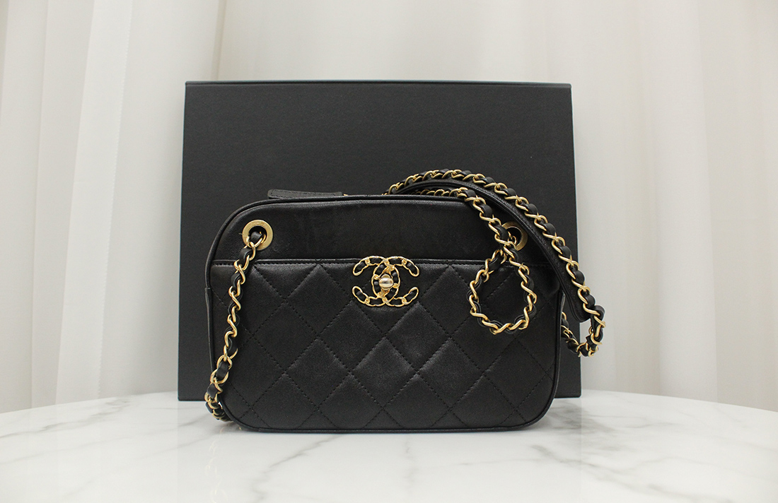 샤넬 19 나인틴 카메라백 숄더&크로스백 28번대 상태 A급