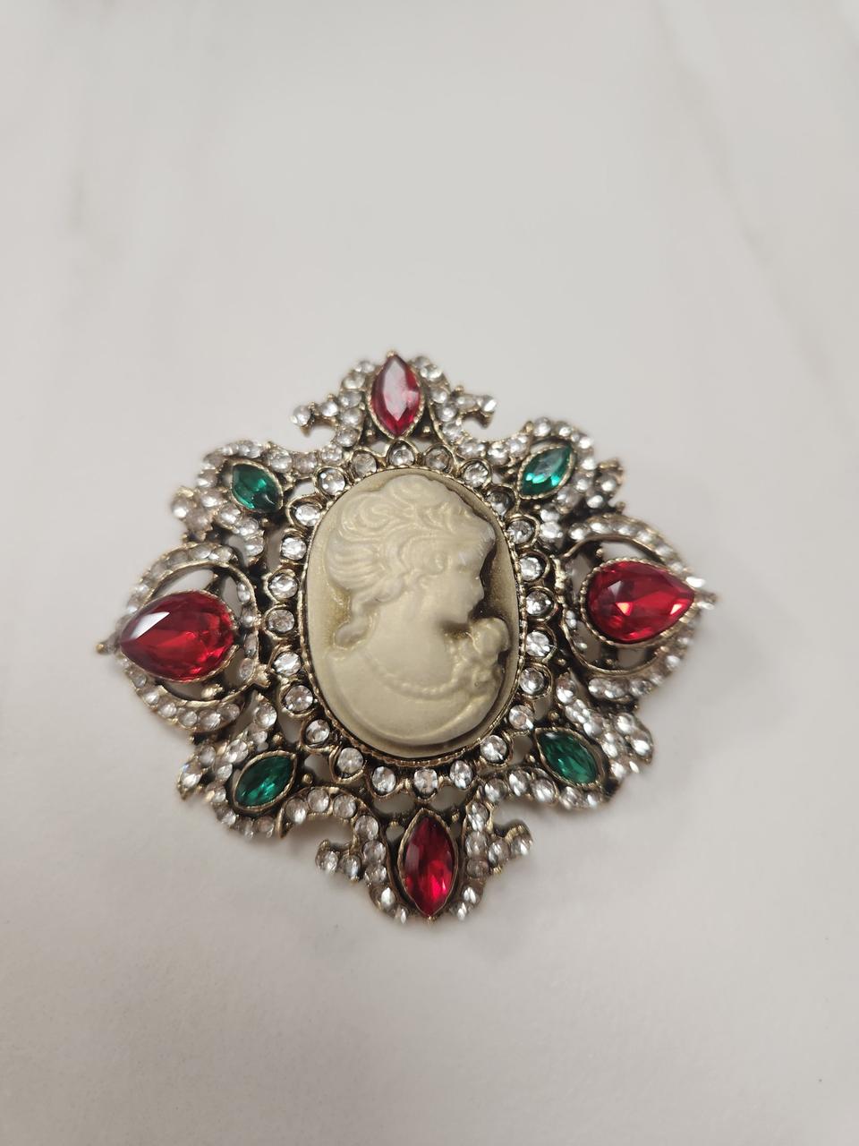 새상품 까메오 큐빅 브로치