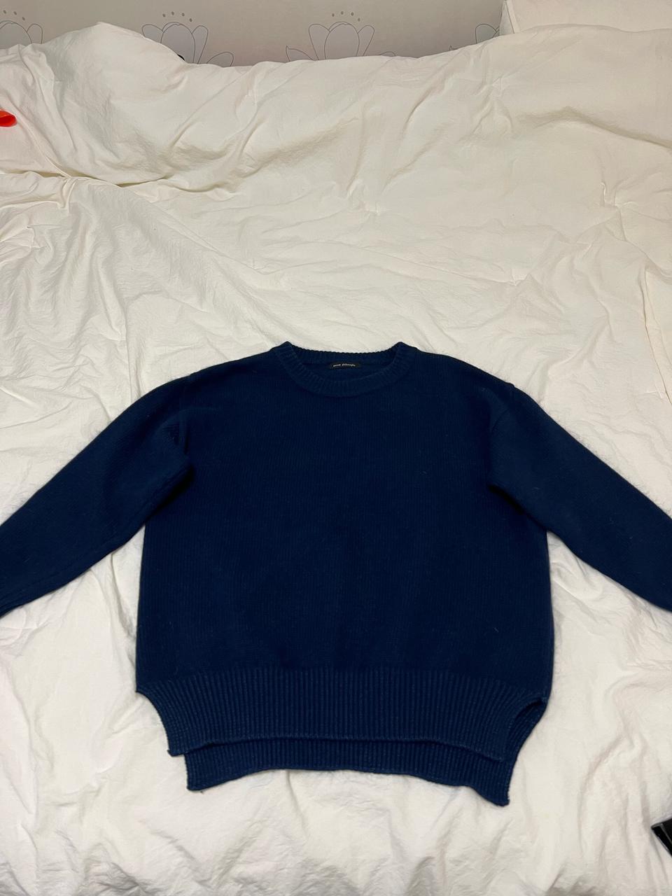 라운드 넥 니트