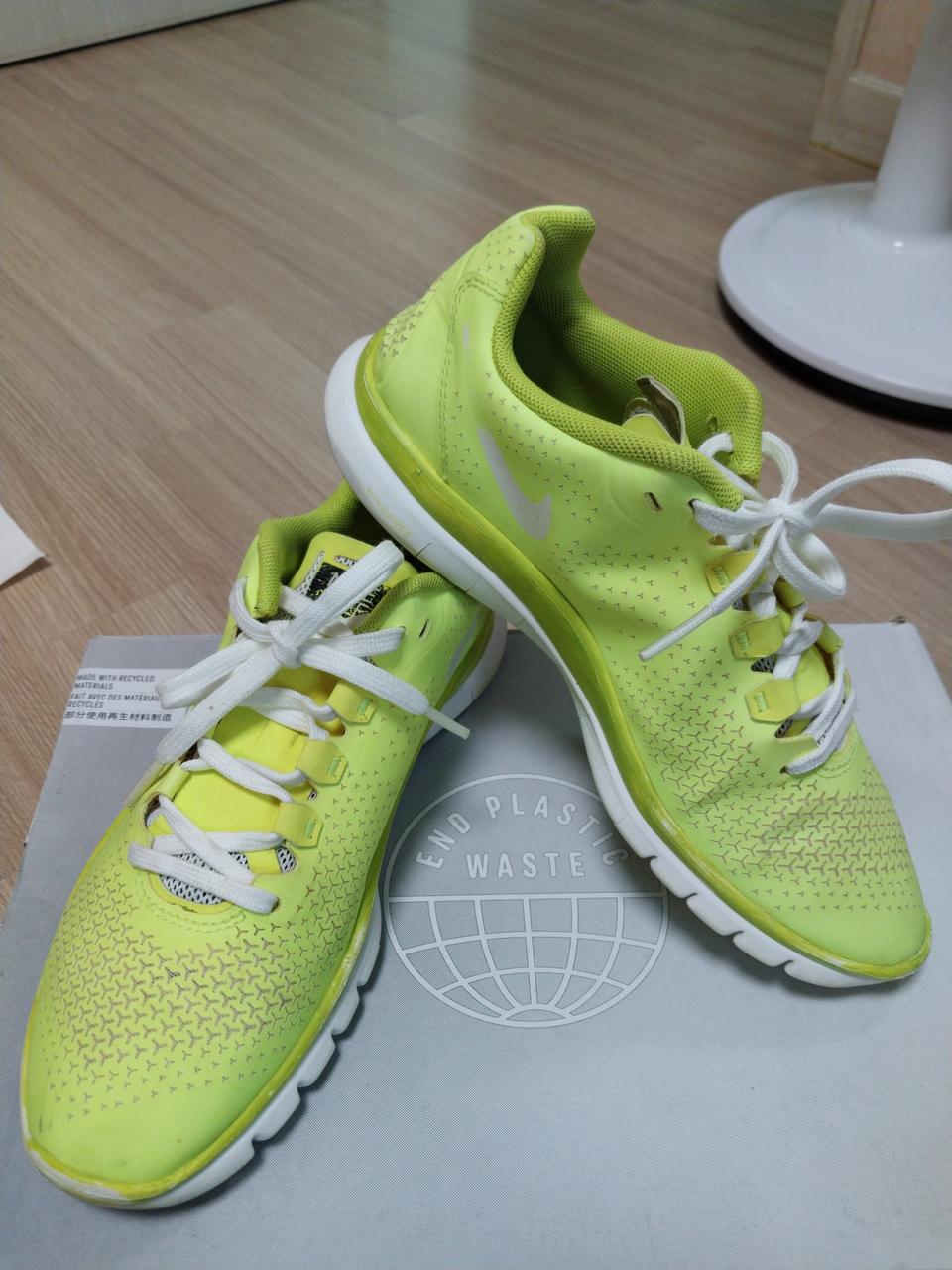 정품 나이키 3.0 경량 운동화 깨끗하고 상태좋음 230