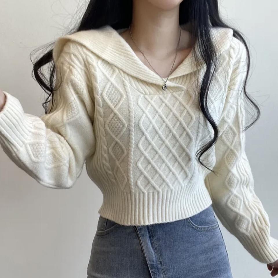 새상품 오픈카라 꽈배기 니트 스웨터