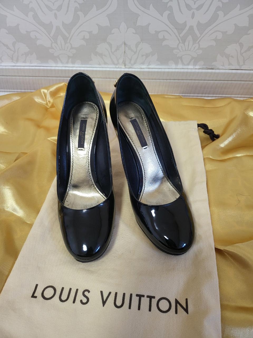 정품 루이비통 구두 240사이즈 보증서 있음