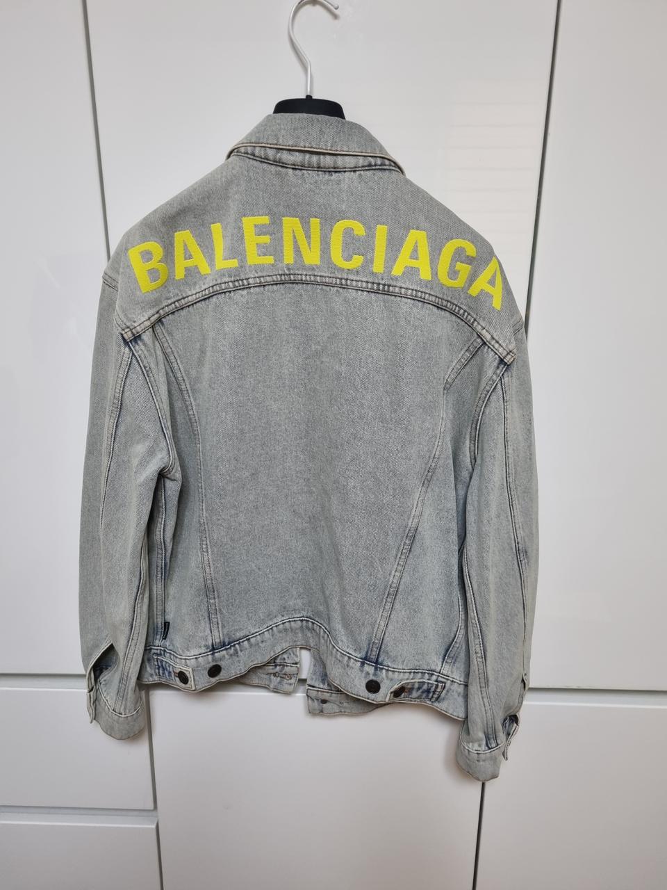 발렌시아가 백로고 자수 청자켓