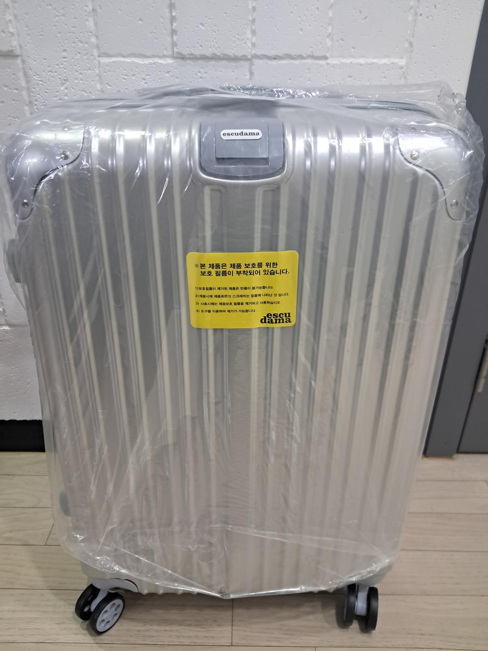 새제품 리모와st 아리아 여행용 캐리어 싸게 팝니다 무료배송