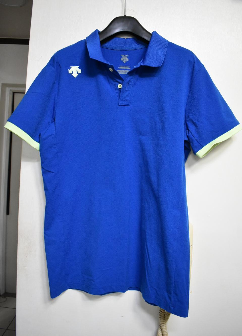 데상트 반팔티 105