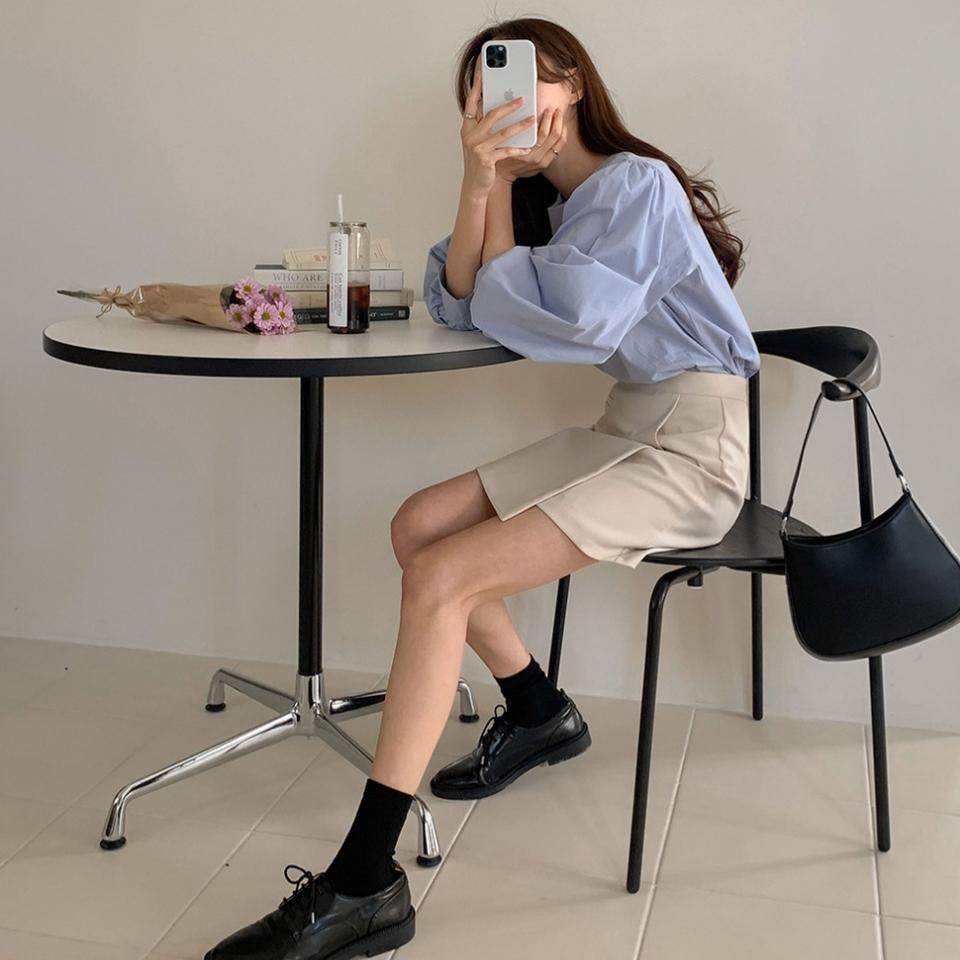 [새상품]에잇세컨즈 퍼프 소매 블라우스