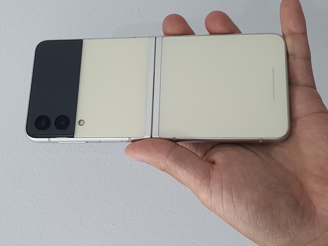 갤럭시Z플립3 크림 256기가 정상해지 상태깨끗 