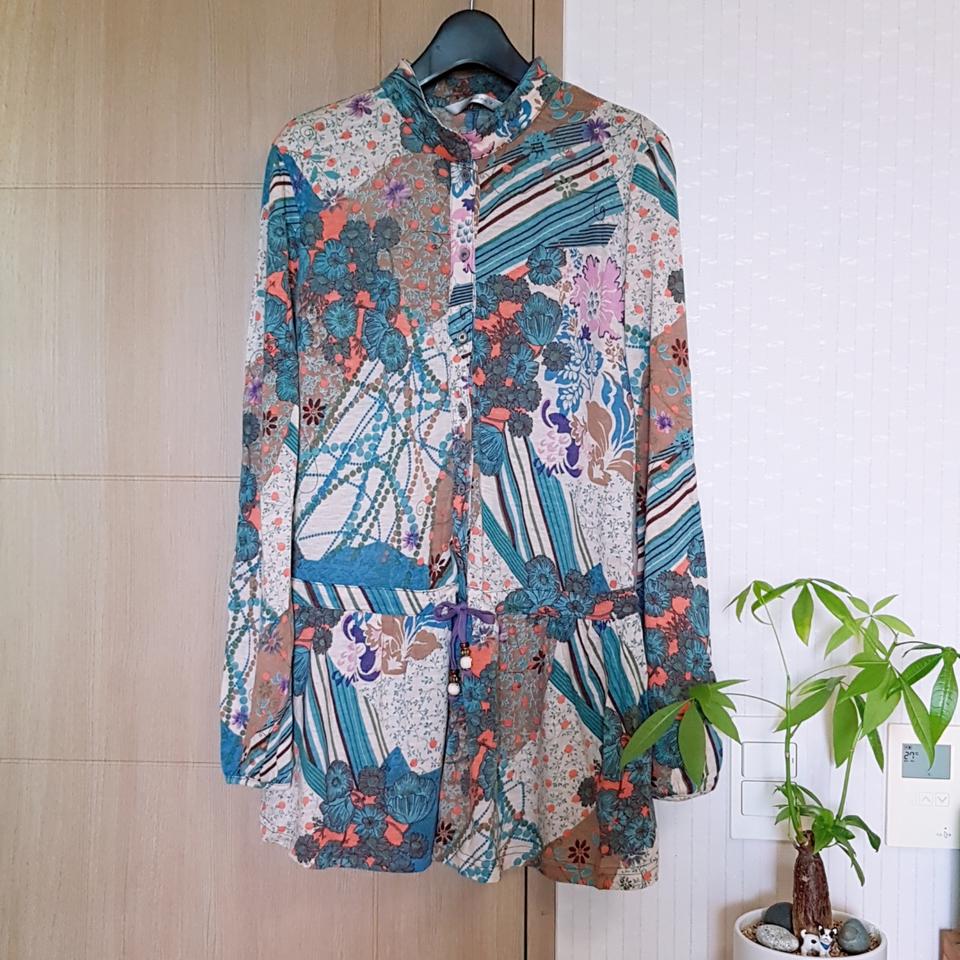 블라우스 티셔츠