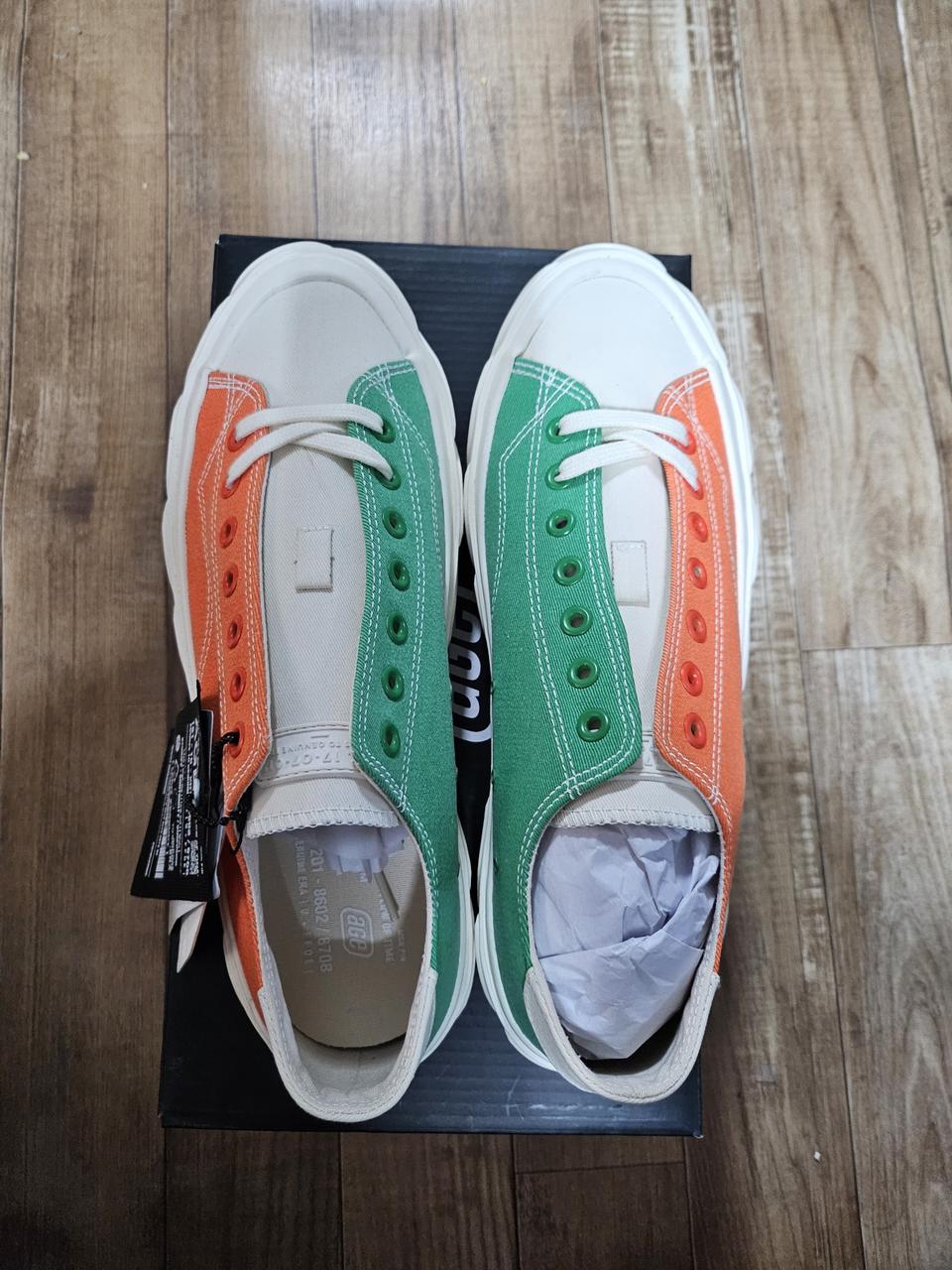 새상품  남성 정품 무신사에이지 컷 패널 스니커즈 캐럿 270