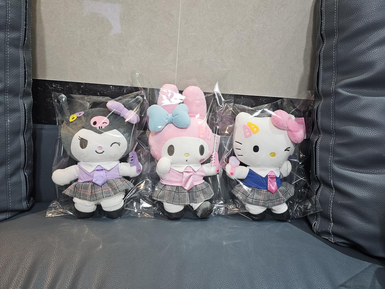 산리오 마이멜로디 쿠로미 헬로키티 키치스쿨룩 중형인형 새거 팔아요