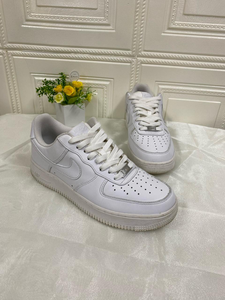 나이키 에어포스 스니커즈