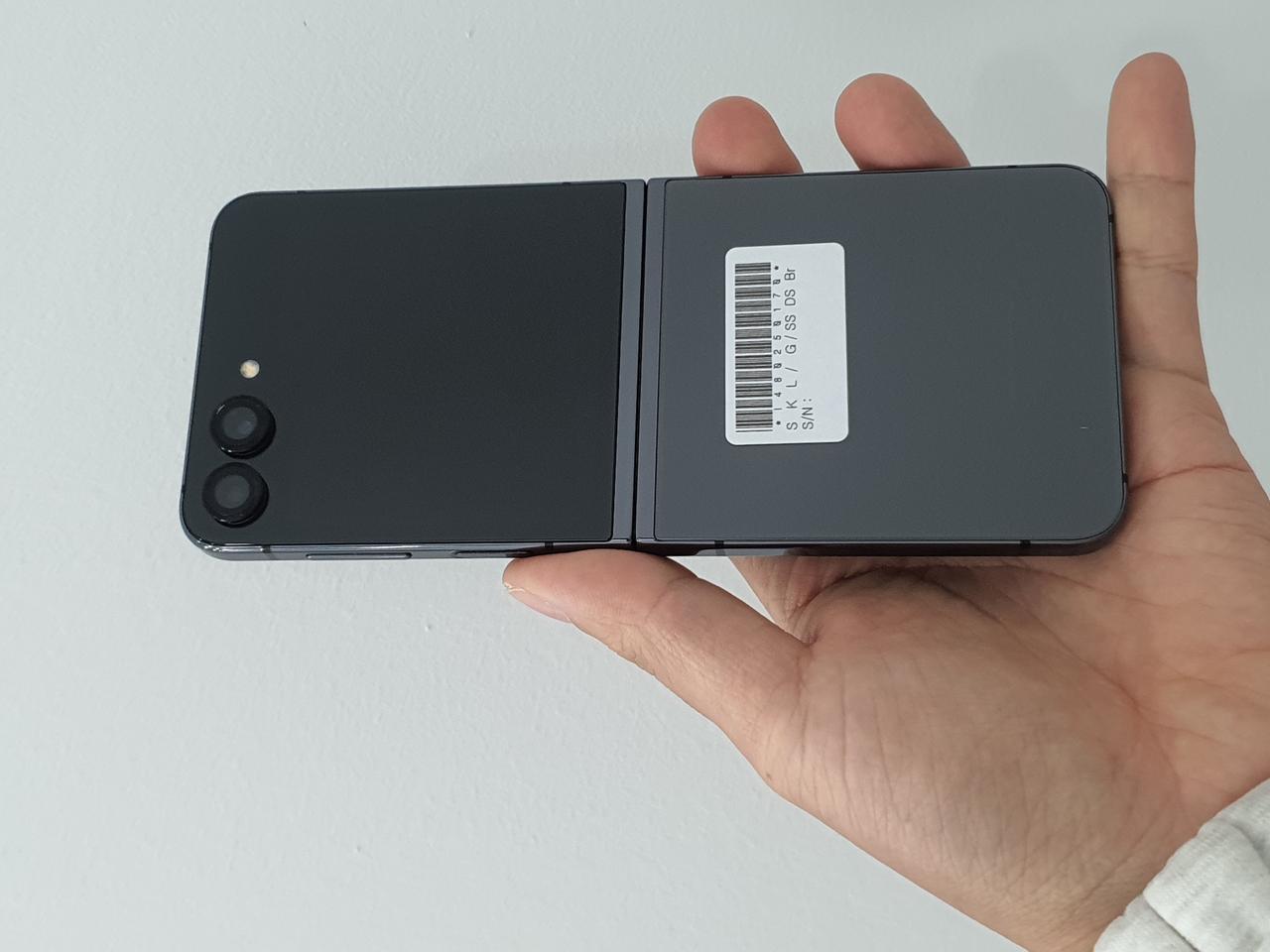 갤럭시Z플립5 블랙 512기가 상태깨끗합니다